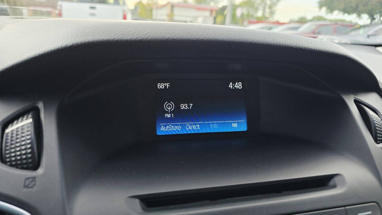 Used 2016 Ford Focus SE w/ Equipment Group 201A FWD image 15