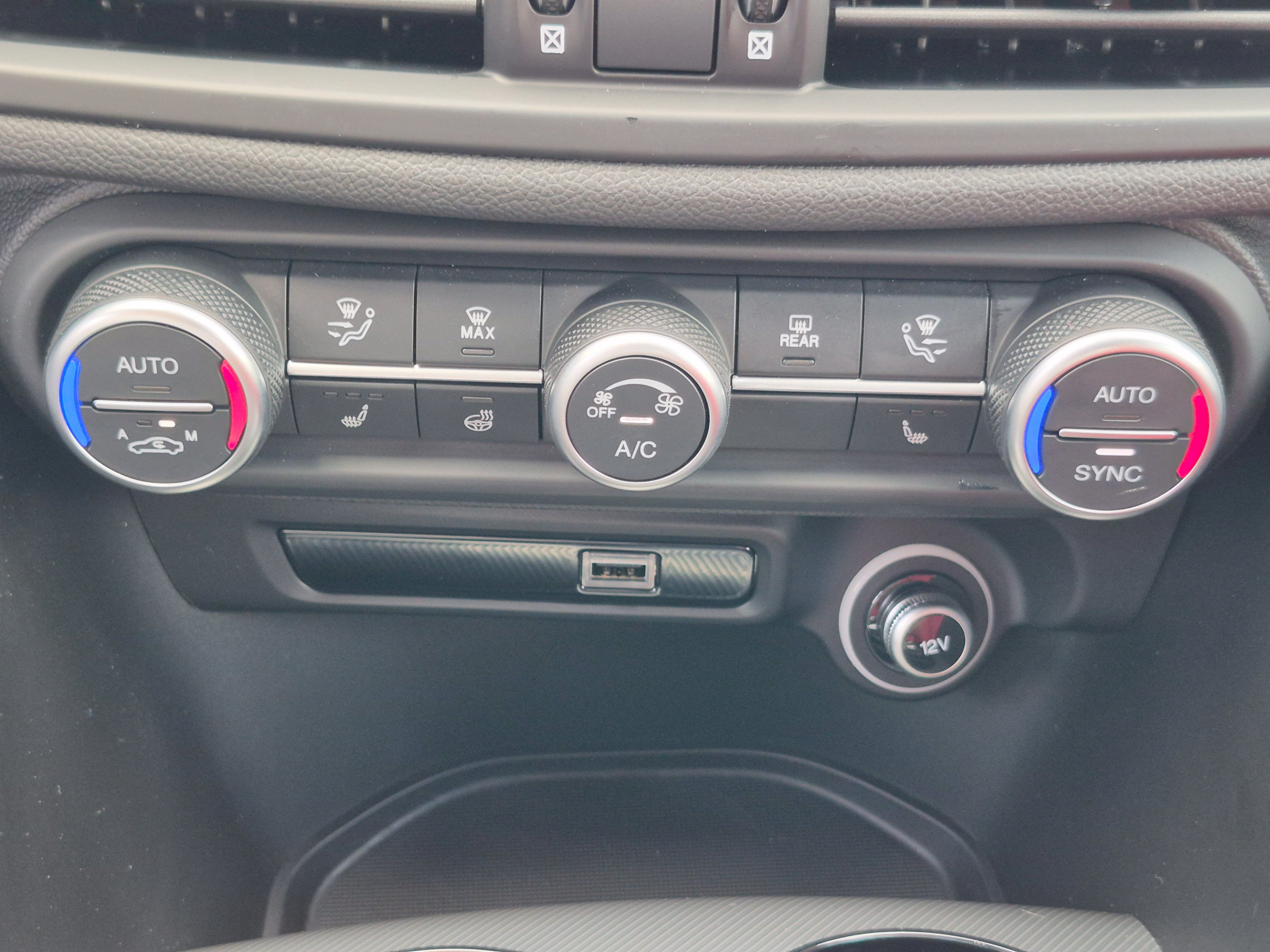 New 2026 Alfa Romeo Giulia w/ Driving Assist Package RWD image 38
