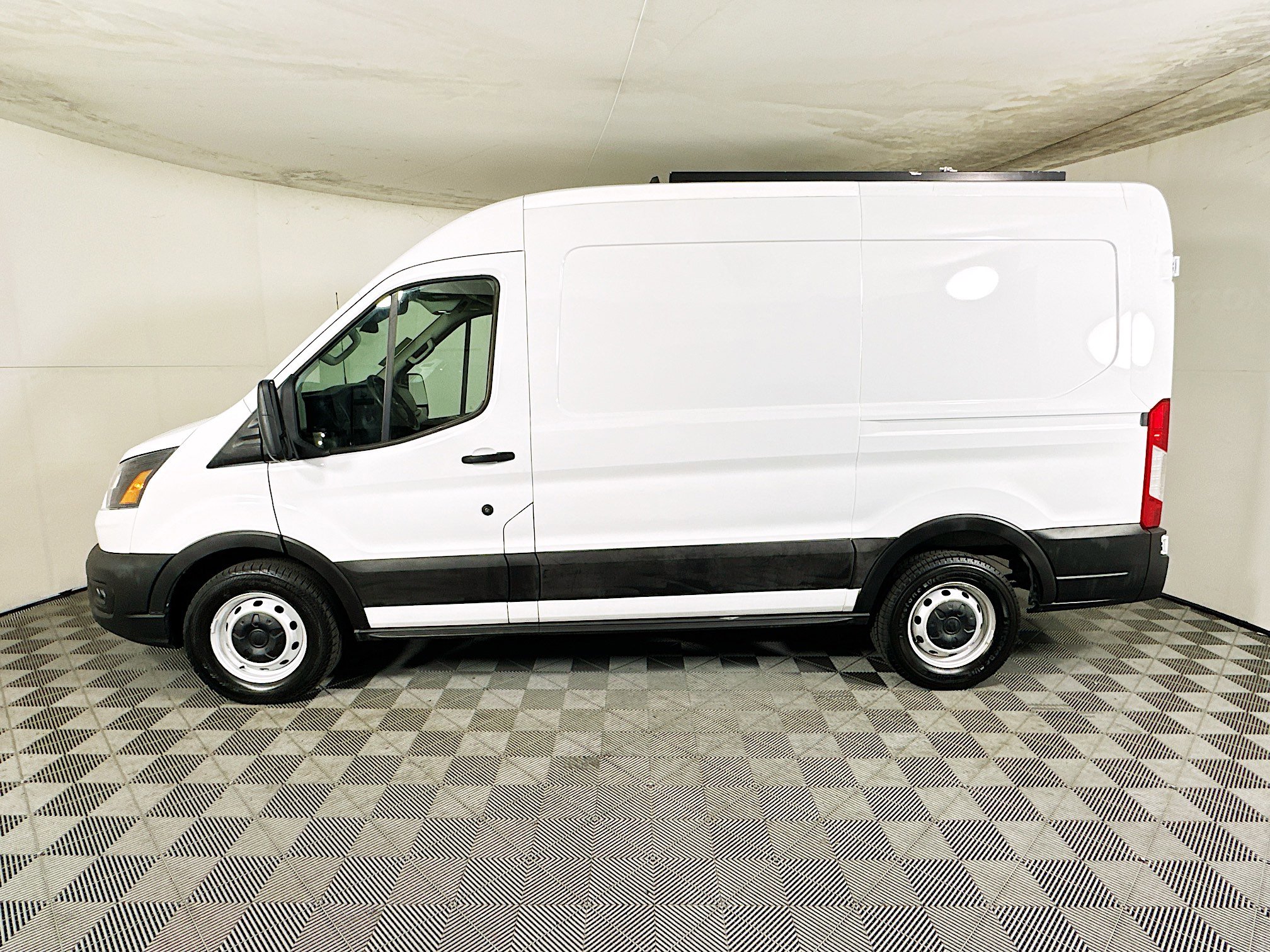 Used 2022 Ford Transit 150 Medium Roof image 6