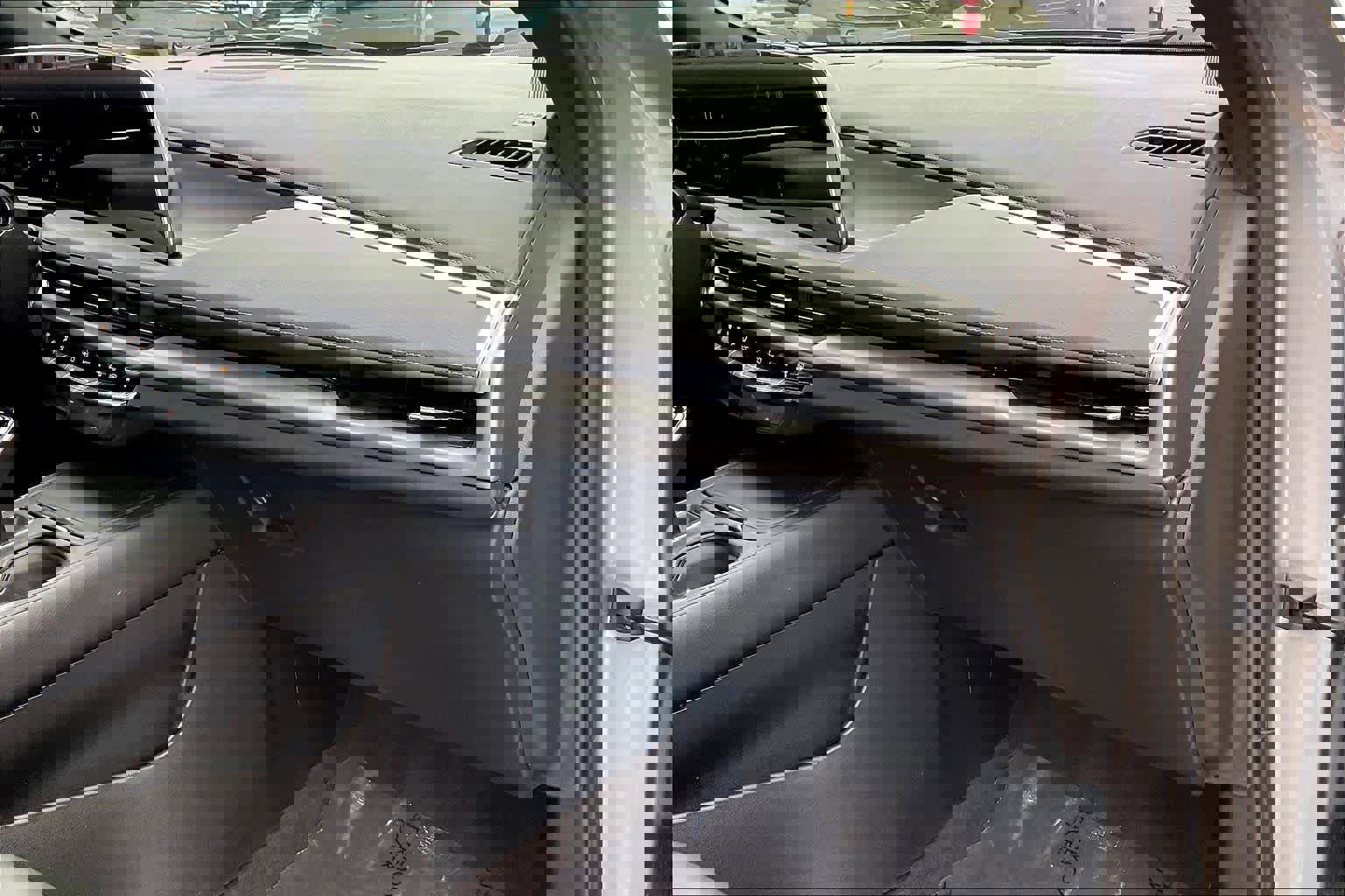 Used 2025 Cadillac XT4 Premium Luxury FWD image 18