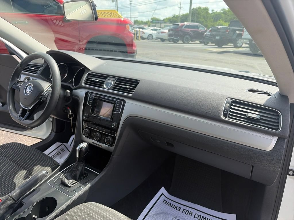 Used 2017 Volkswagen Passat 1.8T S FWD image 33