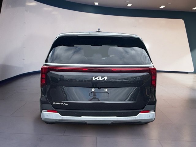 Certified 2025 Kia Carnival FWD image 4