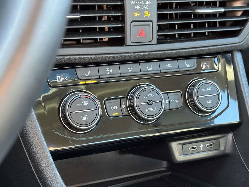 Certified 2022 Volkswagen Jetta SEL image 30