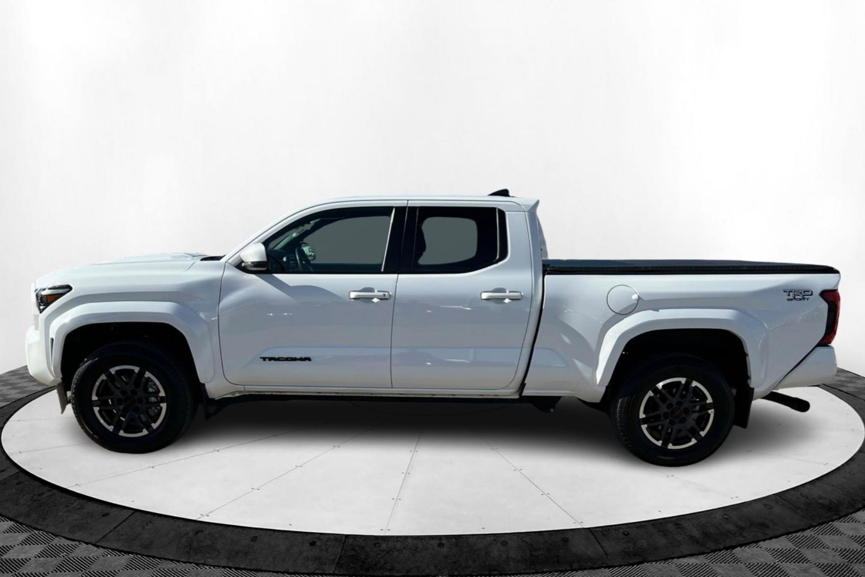 Used 2024 Toyota Tacoma TRD Sport image 2