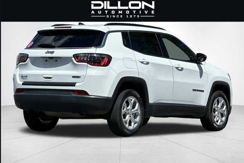 Used 2024 Jeep Compass Latitude AWD/4WD image 4