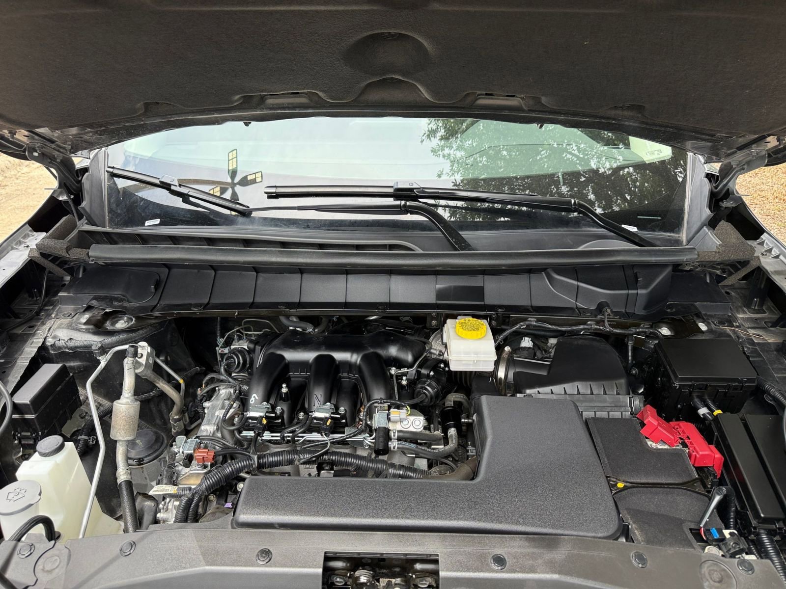 Used 2025 Nissan Pathfinder SV FWD image 34