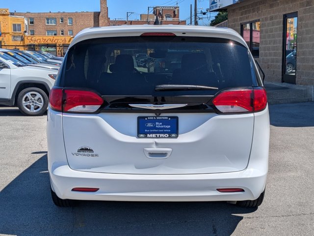 Used 2023 Chrysler Voyager LX FWD image 5