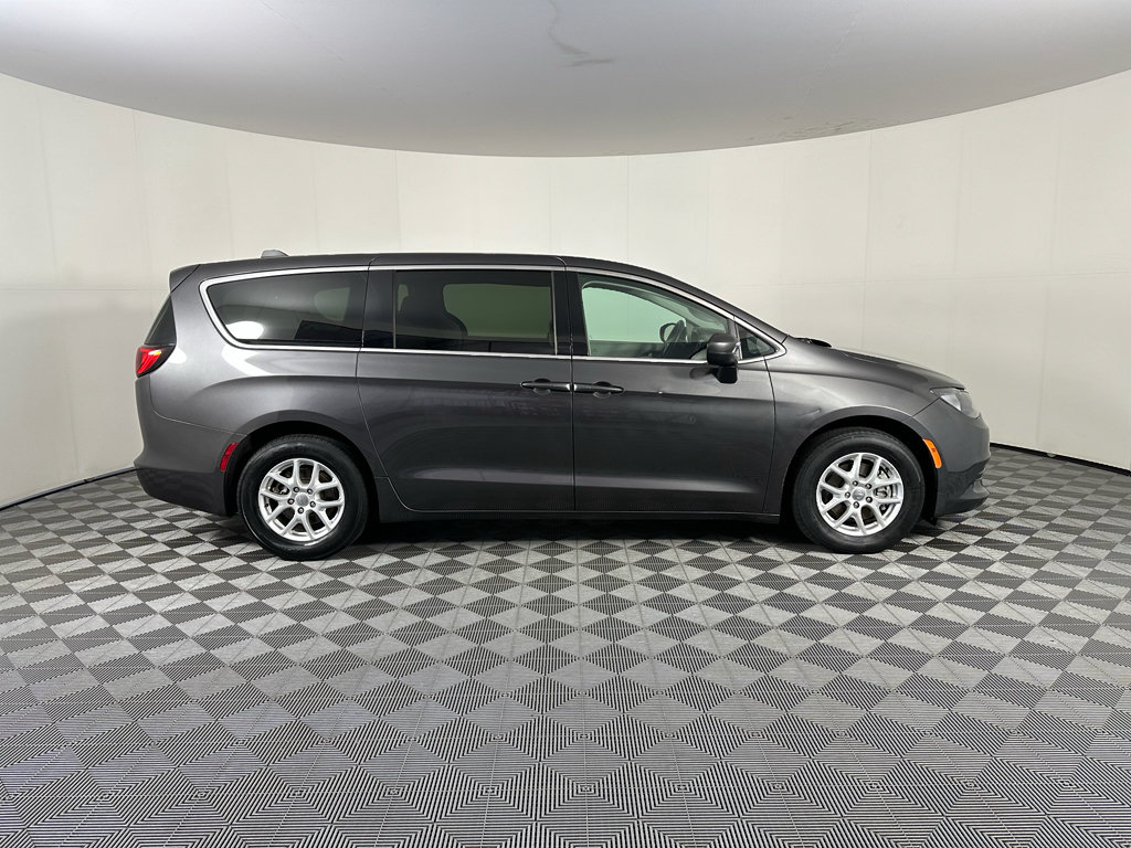 Used 2019 Chrysler Pacifica LX FWD image 12