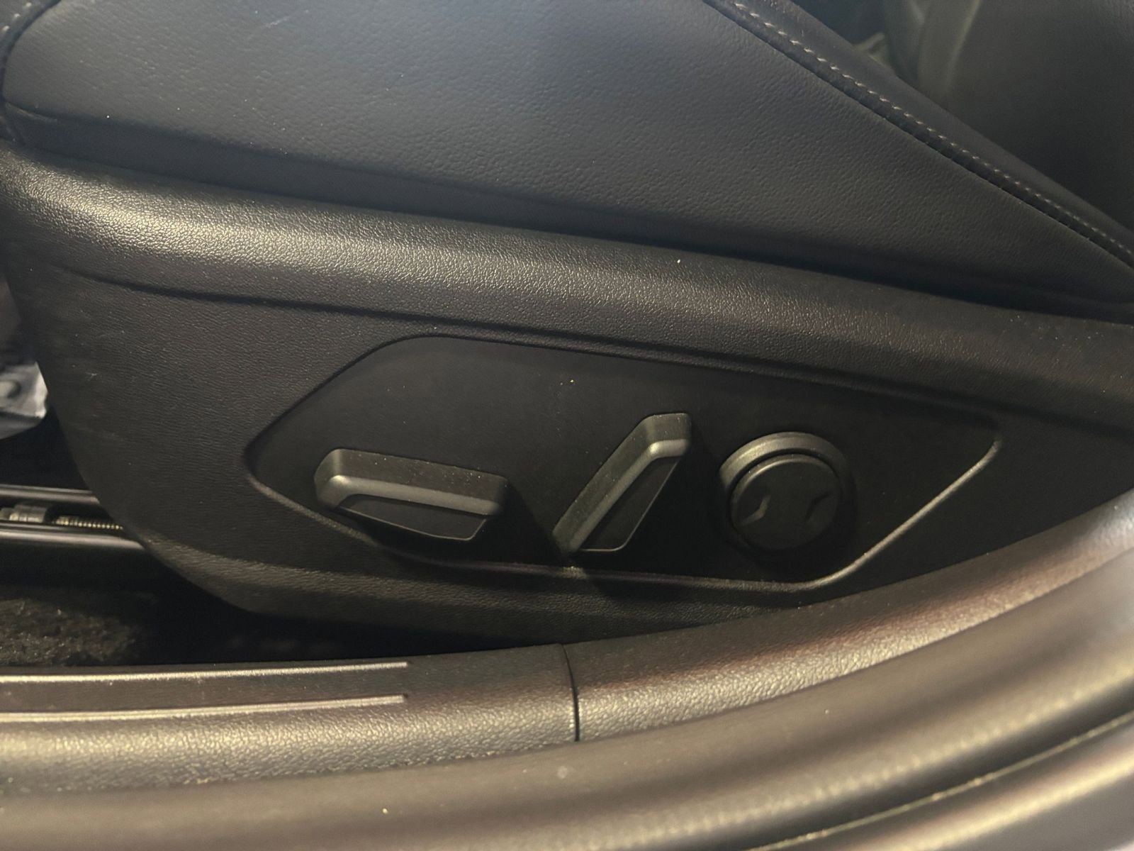 Used 2025 Hyundai Elantra Limited image 25