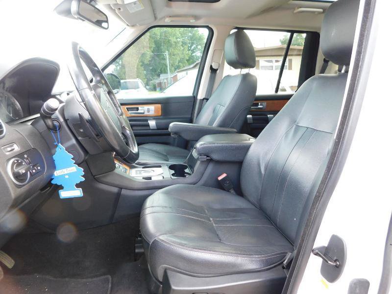 Used 2016 Land Rover LR4 HSE AWD/4WD image 3