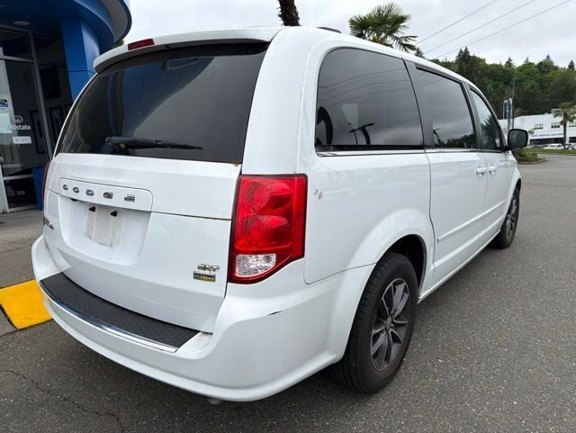 Used 2017 Dodge Grand Caravan SXT FWD image 9