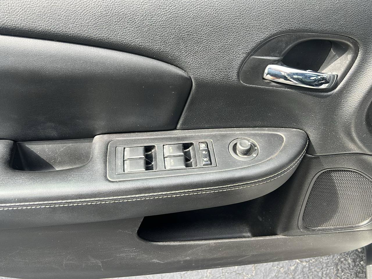 Used 2011 Chrysler 200 Limited FWD image 16