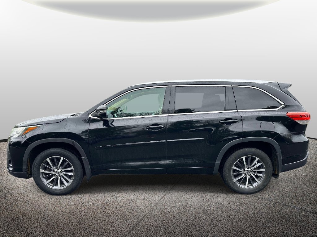 Used 2018 Toyota Highlander XLE w/ Protection Package #3 AWD/4WD image 3