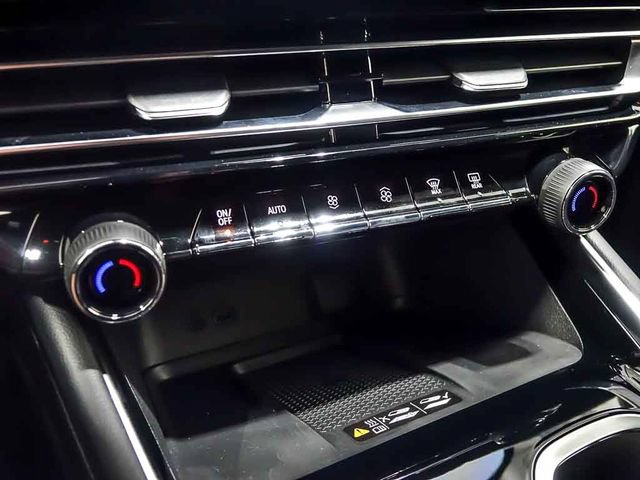 New 2026 Chevrolet Traverse LT w/ LPO, Floor Liner Package AWD/4WD image 18