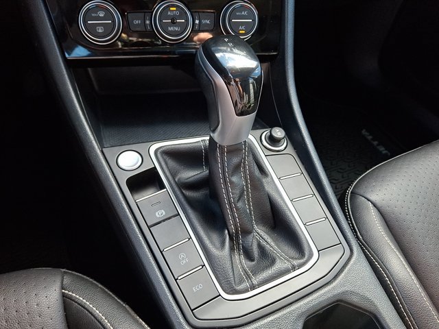 Certified 2023 Volkswagen Jetta SE w/ Panoramic Sunroof Package FWD image 19