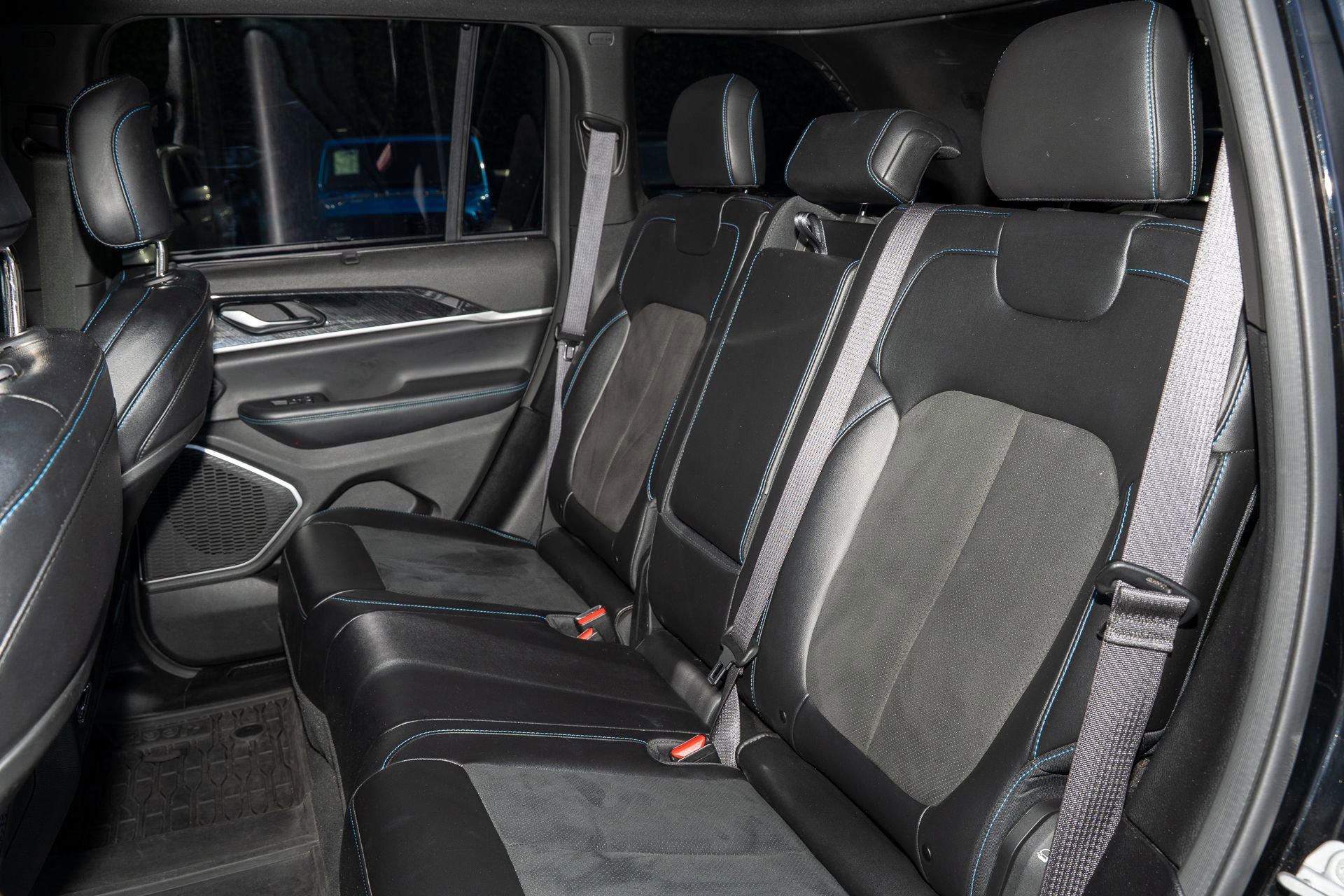 Used 2023 Jeep Grand Cherokee Trailhawk w/ Luxury Tech Group III image 17