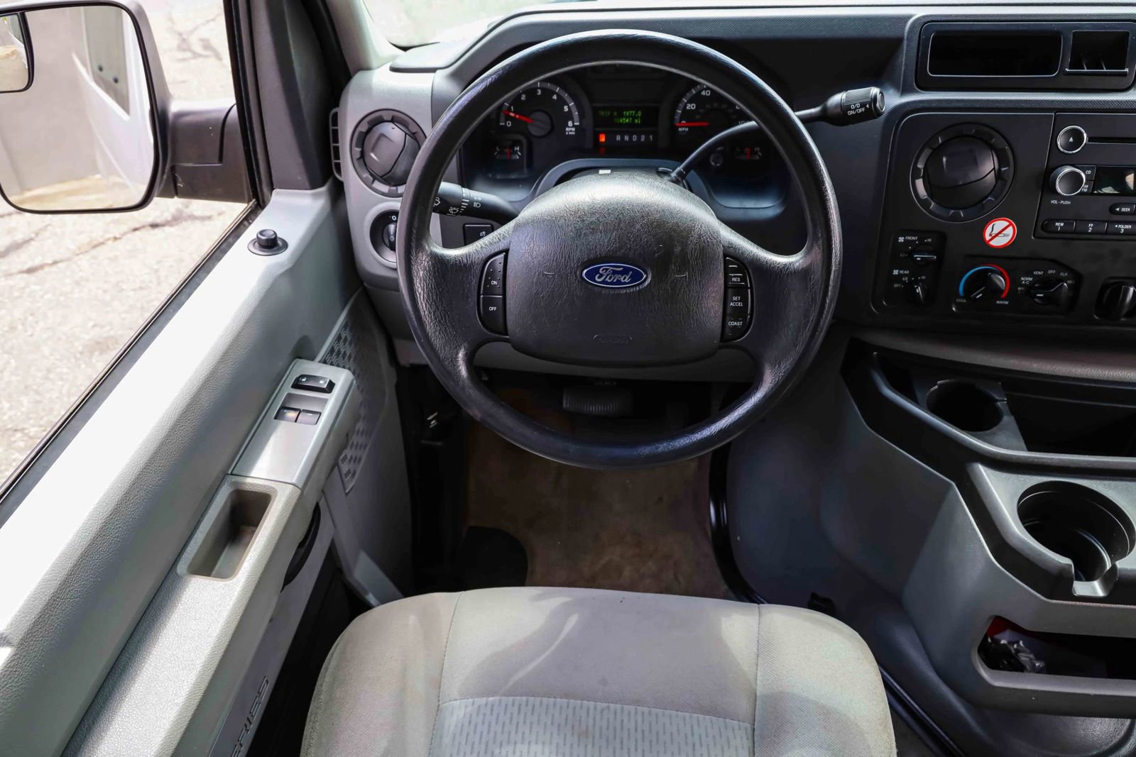 Used 2013 Ford E-350 and Econoline 350 XLT image 15