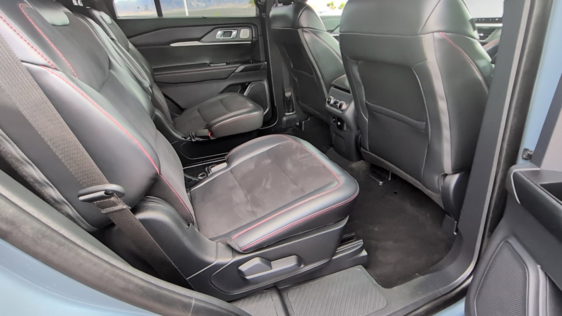 Used 2025 Ford Explorer ST RWD image 31