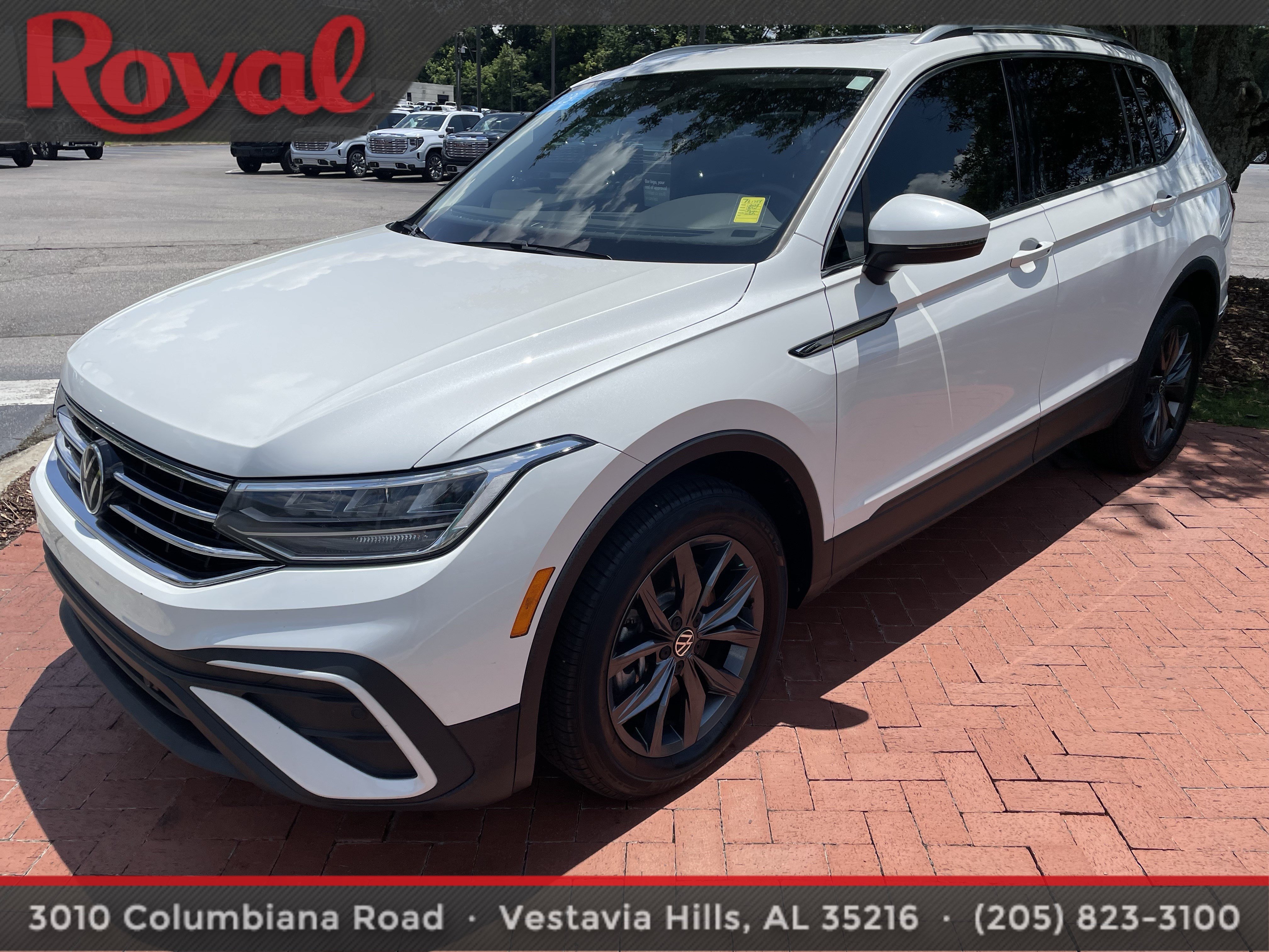 Certified 2023 Volkswagen Tiguan SE w/ Panoramic Sunroof Package FWD image 1