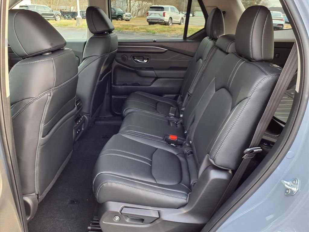 New 2026 Honda Pilot Touring image 11