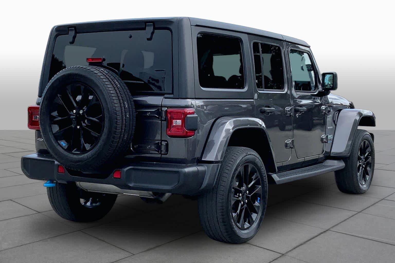 Used 2023 Jeep Wrangler Unlimited Sahara w/ Cold Weather Group AWD/4WD image 13