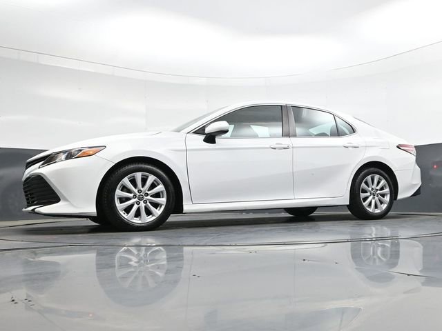 Used 2018 Toyota Camry LE FWD image 31