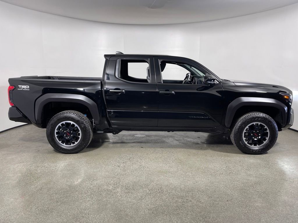 Certified 2025 Toyota Tacoma TRD Off-Road image 2