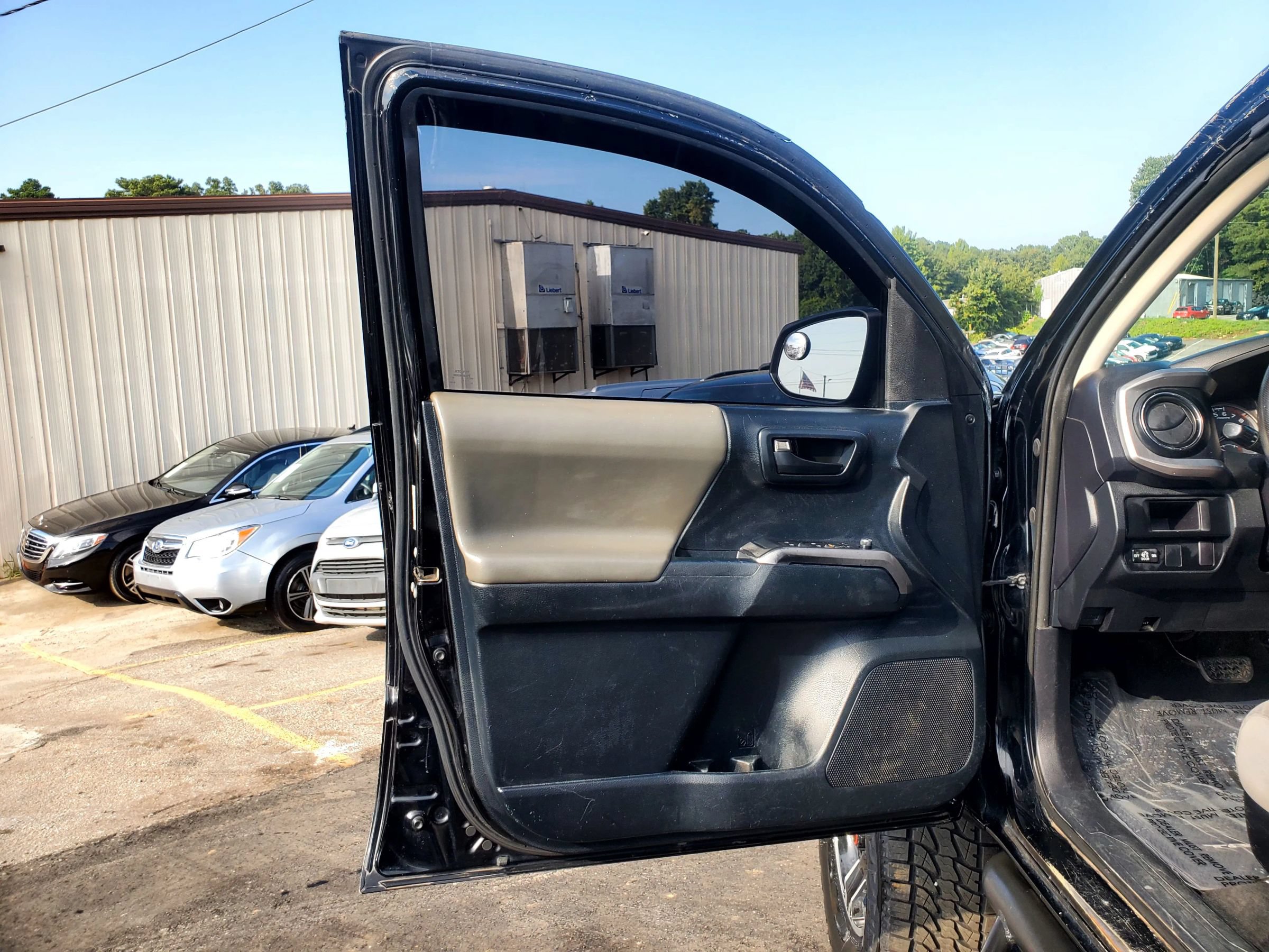 Used 2016 Toyota Tacoma SR5 w/ Towing Package RWD image 15