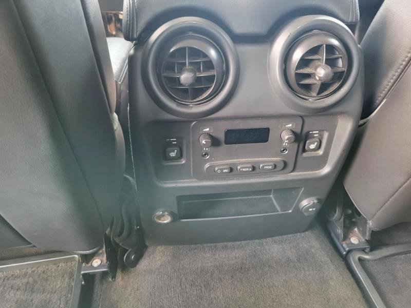 Used 2005 HUMMER H2 SUT w/ Preferred Equipment Group AWD/4WD image 53