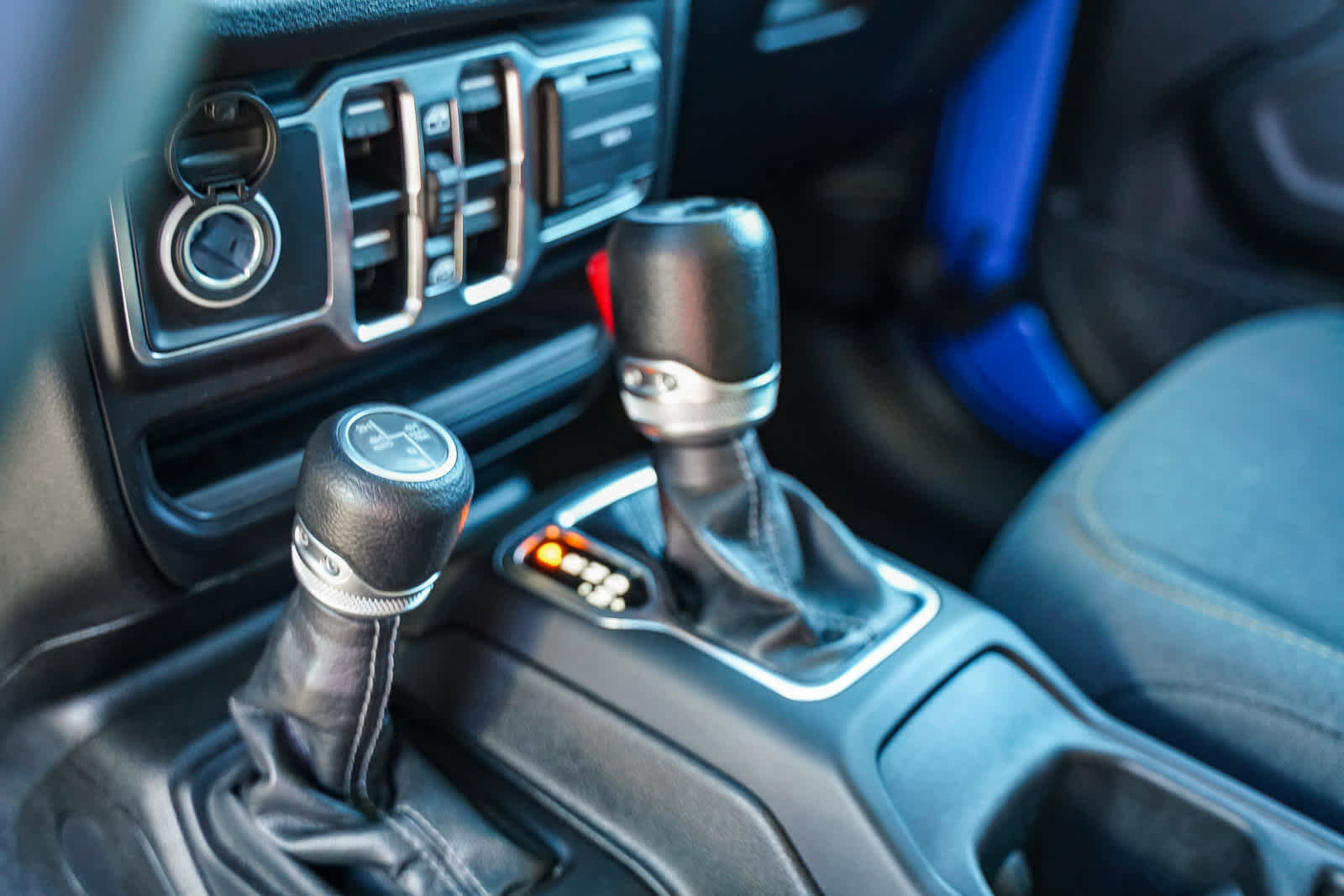 Used 2024 Jeep Wrangler Sport S image 19