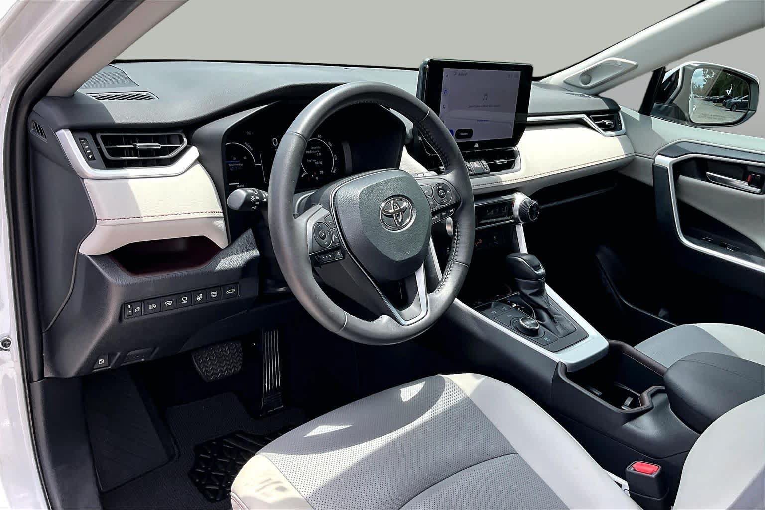 Used 2024 Toyota RAV4 Limited w/ Advanced Technology Package AWD/4WD image 18