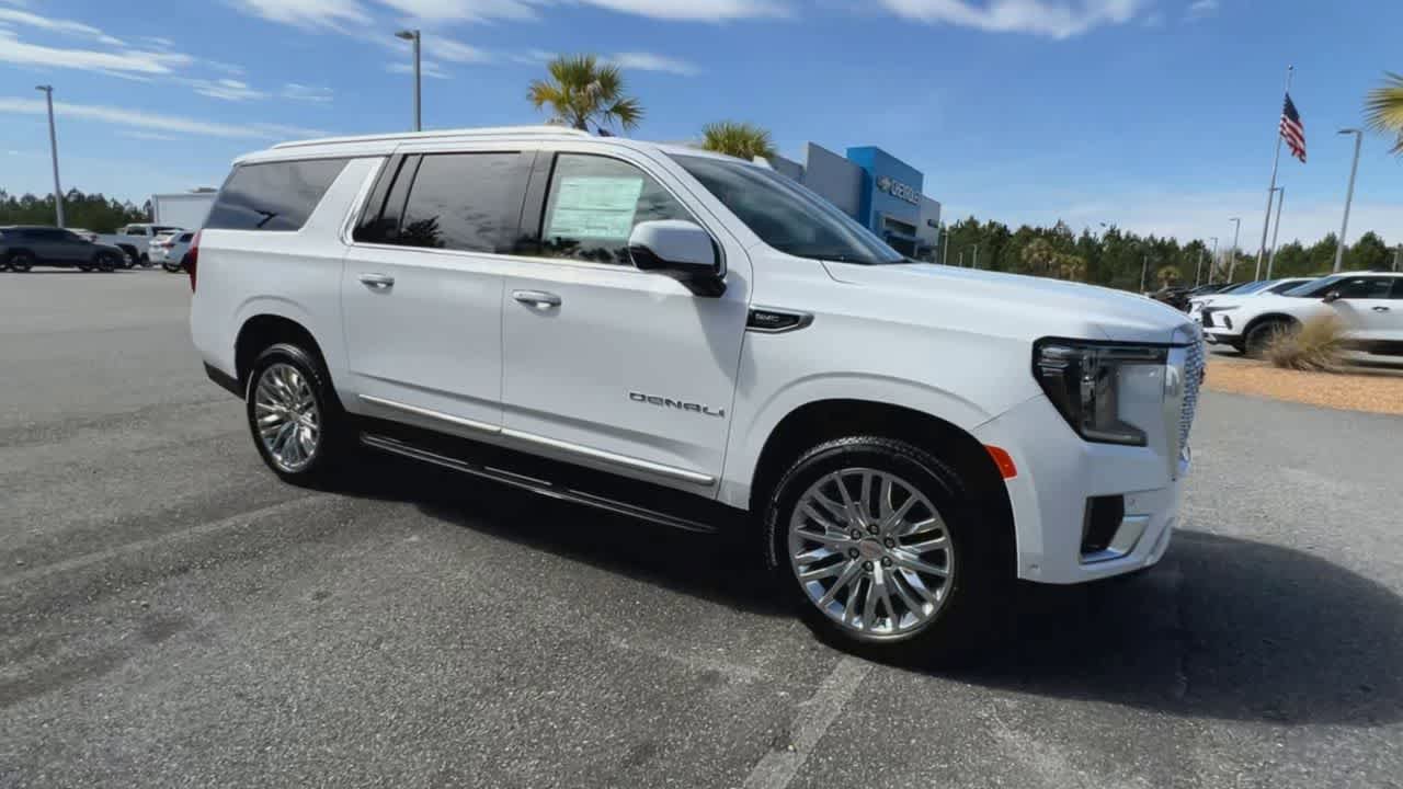 Used 2024 GMC Yukon XL Denali w/ Advanced Technology Package image 2