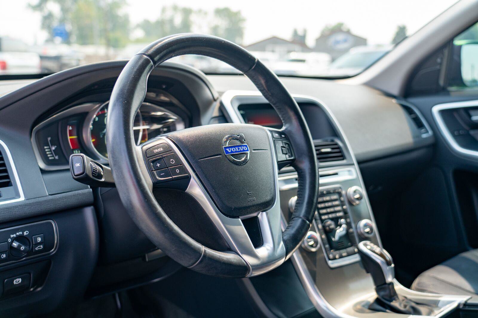 Used 2015 Volvo XC60 T5 AWD/4WD image 12