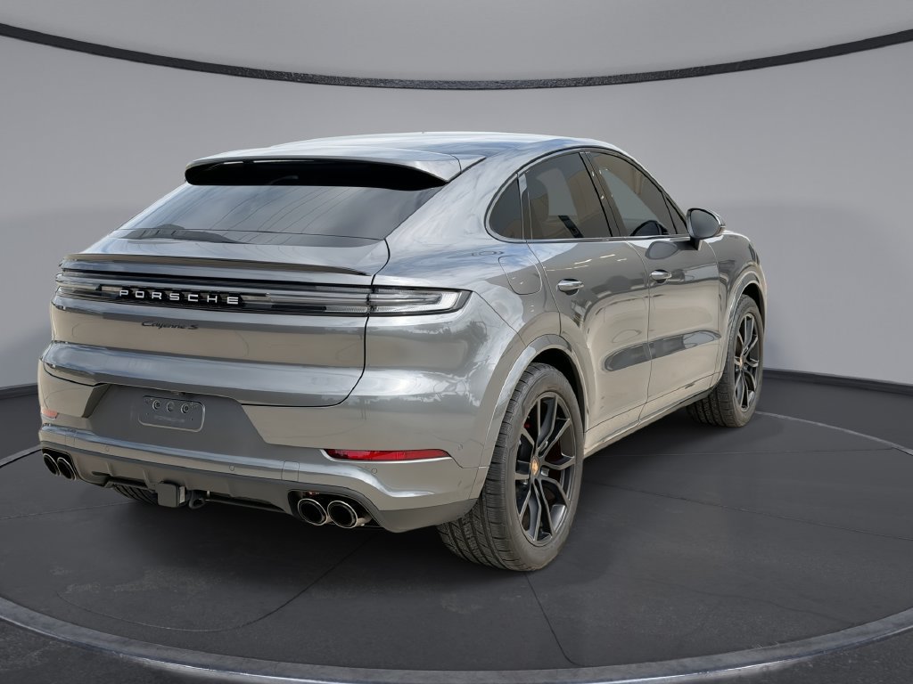 Used 2025 Porsche Cayenne S AWD/4WD image 11