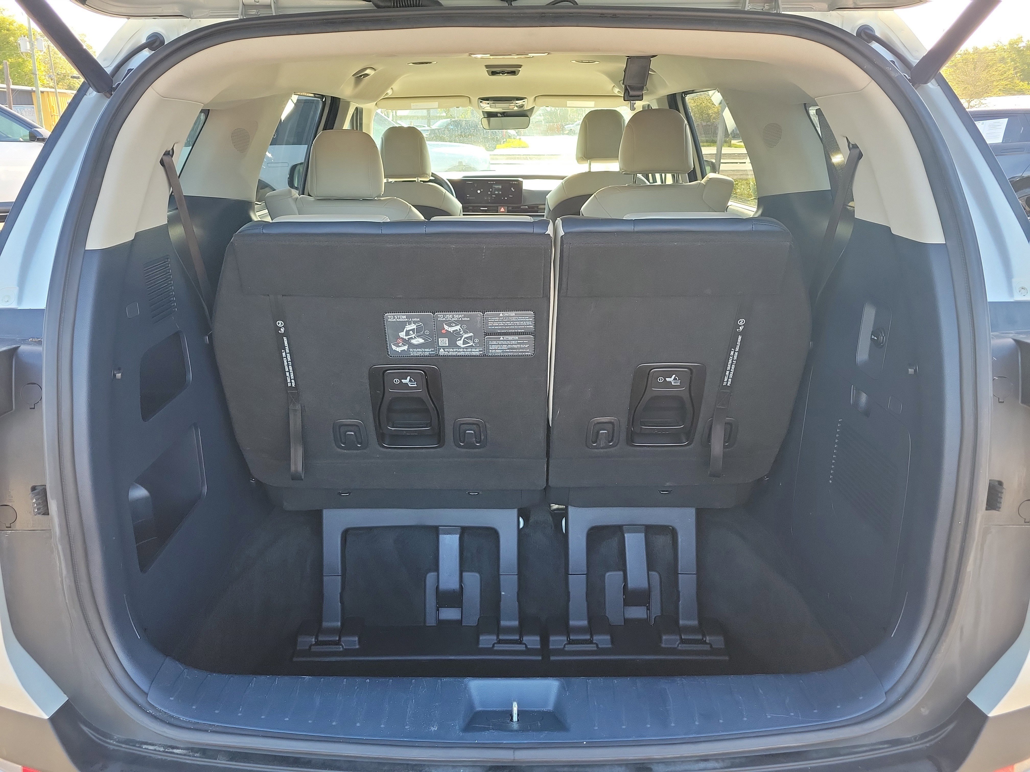 Certified 2025 Kia Carnival EX image 14