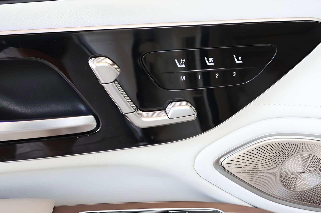 Used 2022 Mercedes-Benz EQS 580 4MATIC Sedan image 11