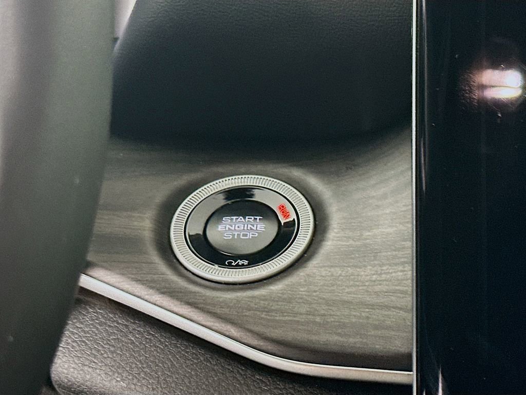 Certified 2025 Jeep Grand Cherokee Limited image 24