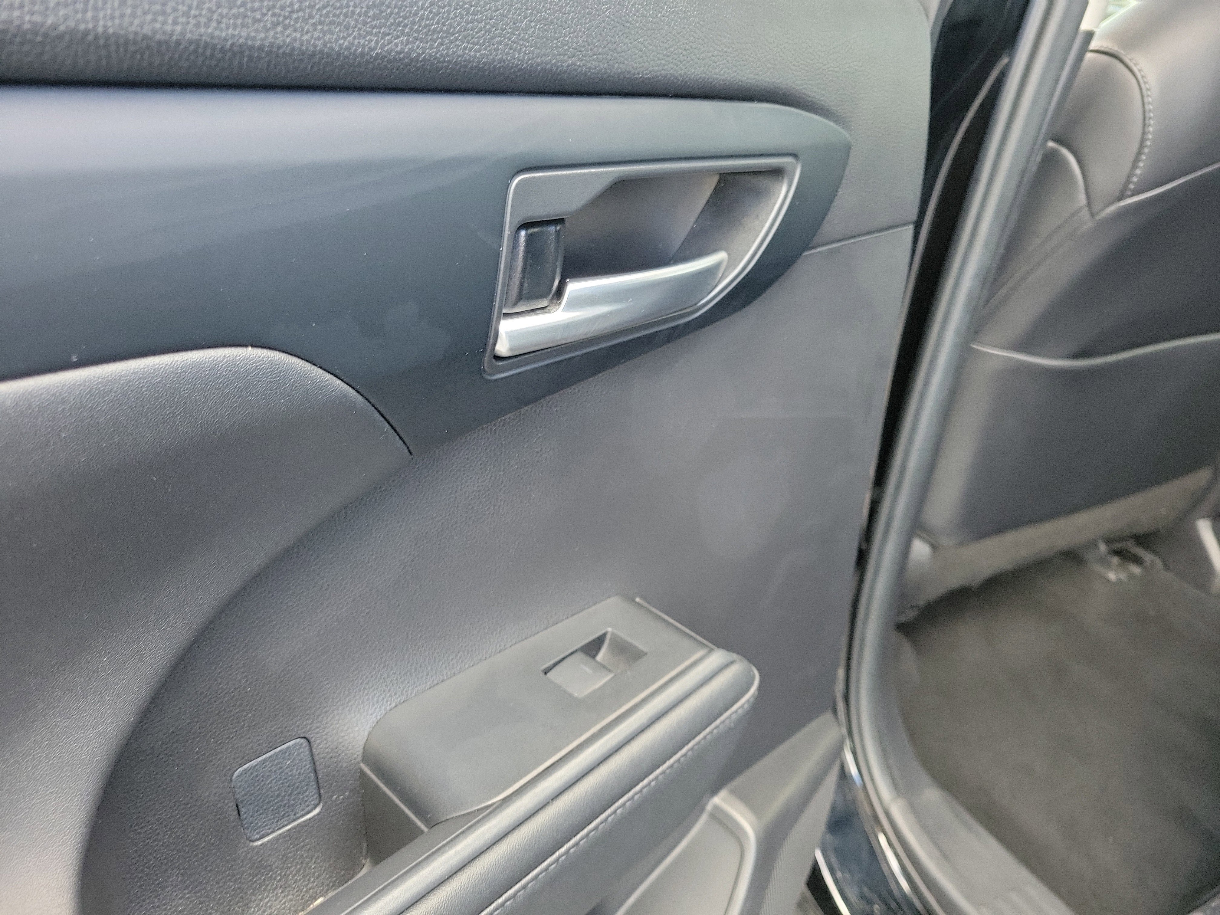 Used 2024 Toyota Highlander XLE FWD image 18