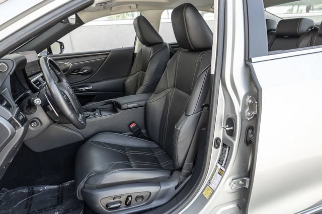 Used 2025 Lexus ES 300h w/ Accessory Package (Z2) FWD image 13