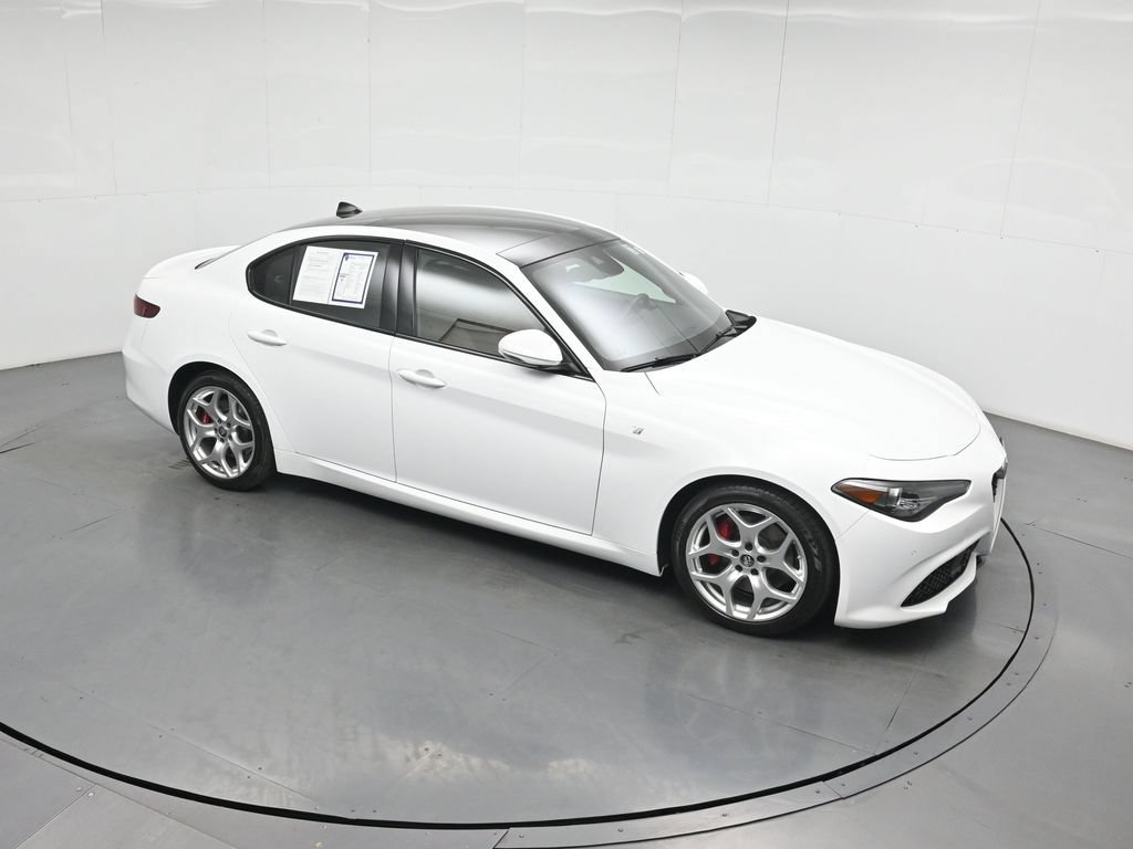 Used 2022 Alfa Romeo Giulia Ti RWD image 36