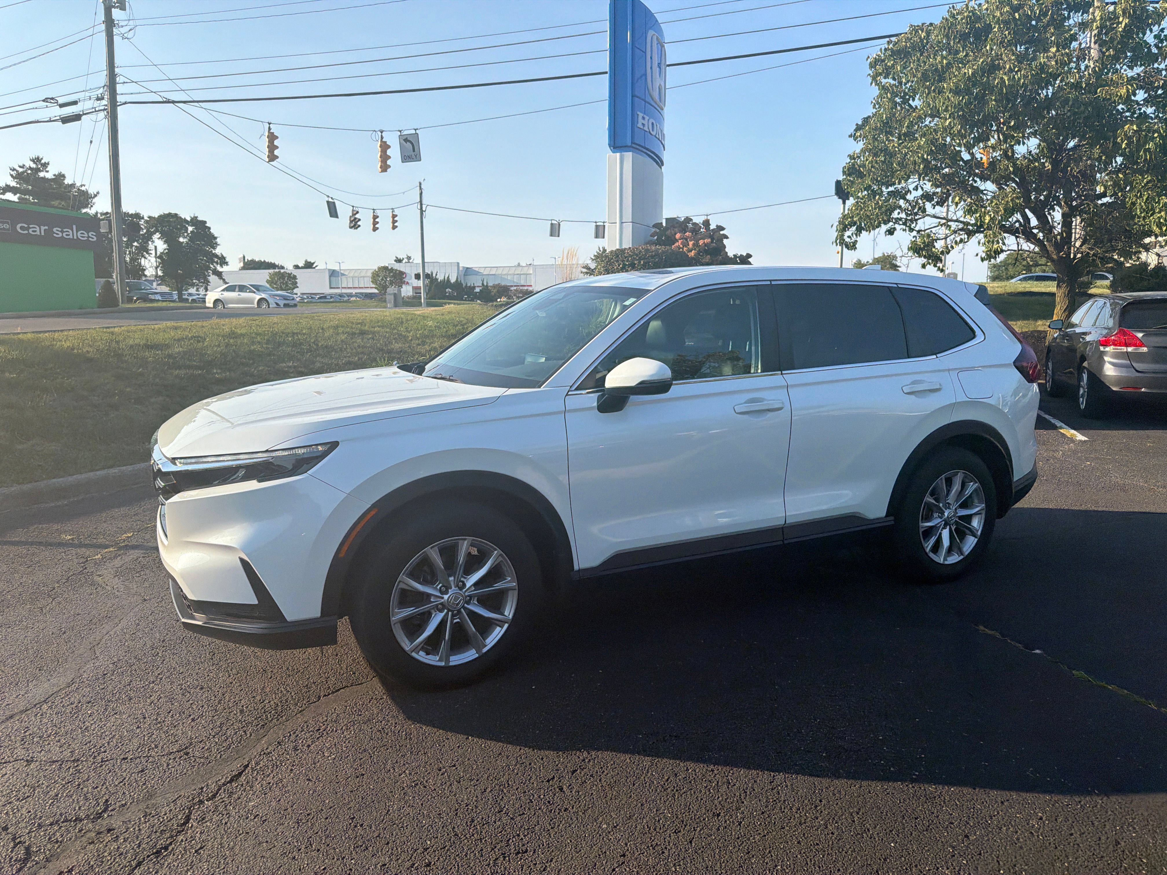 Used 2024 Honda CR-V EX-L image 3