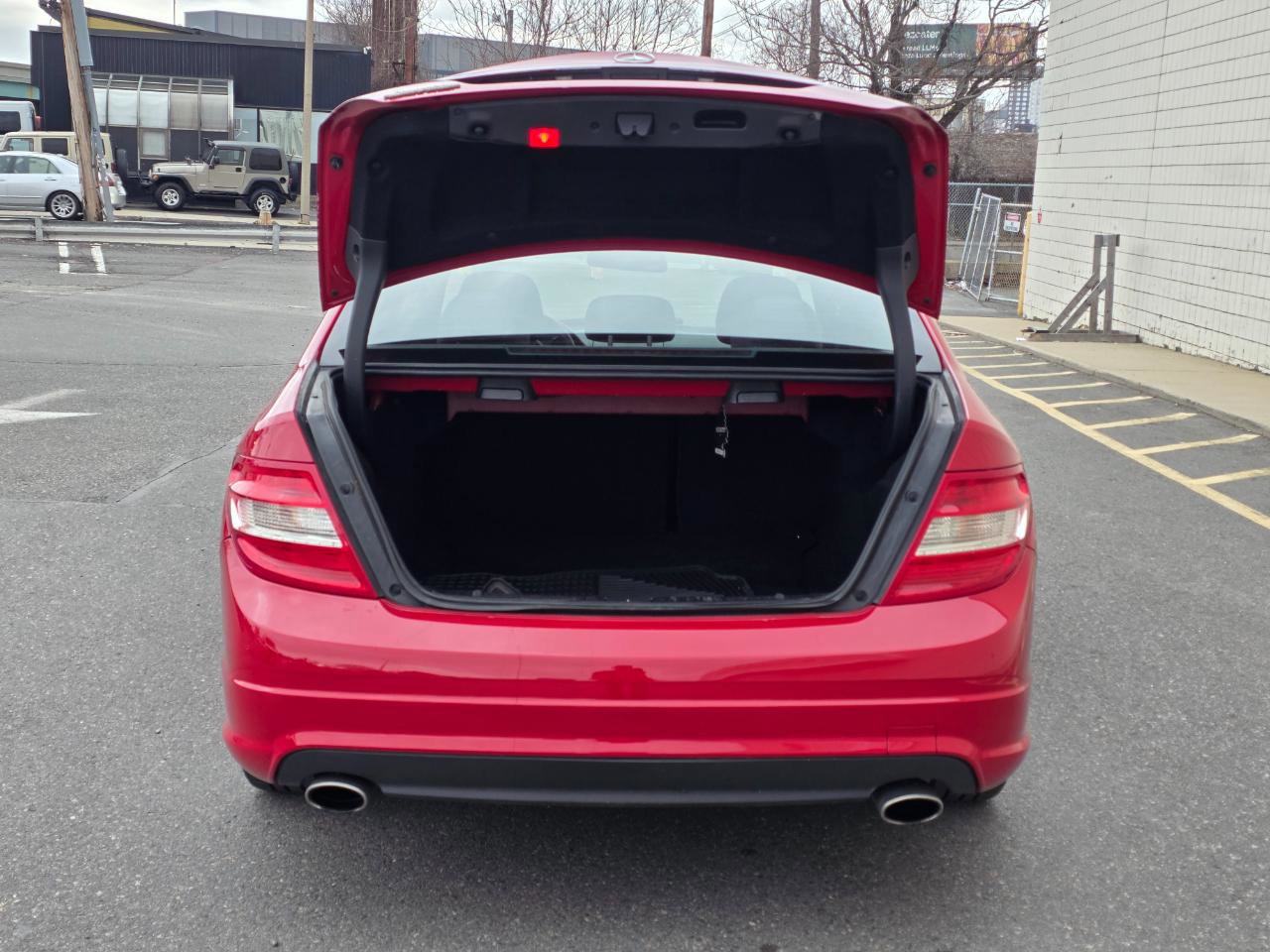 Used 2011 Mercedes-Benz C 300 4MATIC Sedan image 9