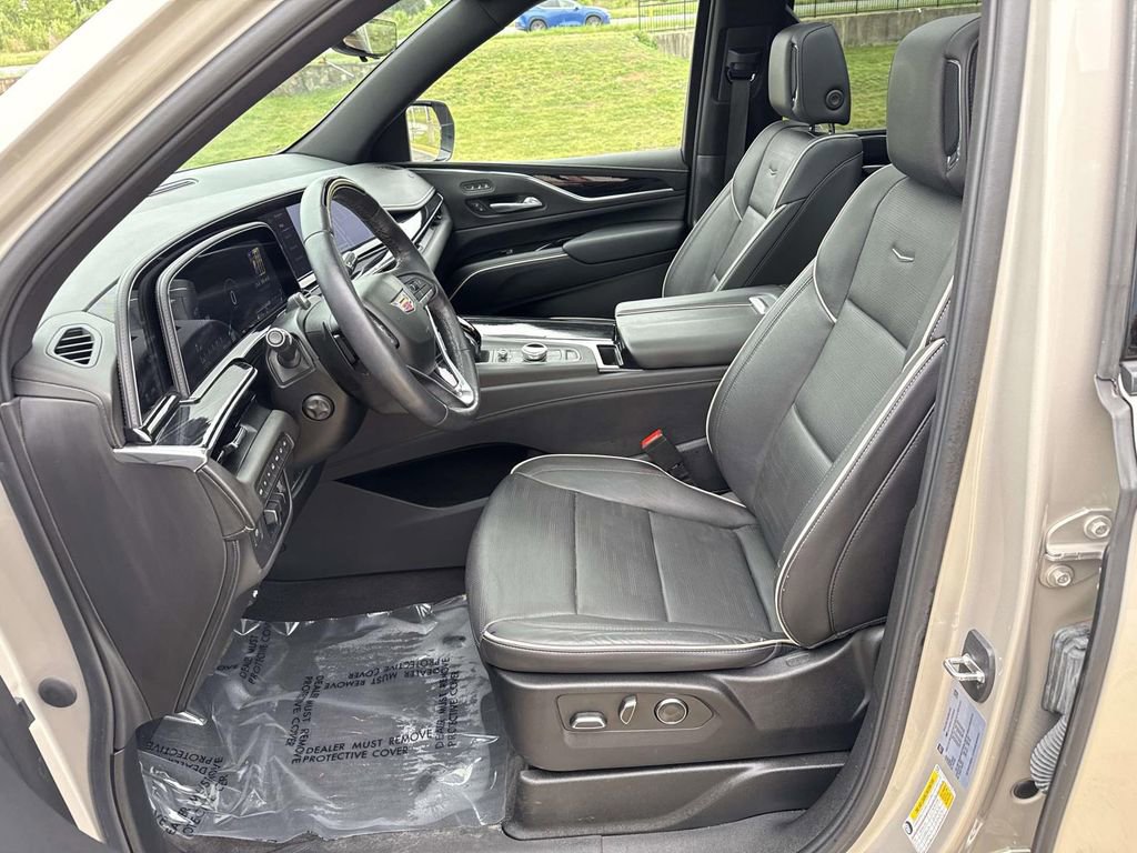 Used 2023 Cadillac Escalade Sport w/ LPO, ONYX Package AWD/4WD image 6