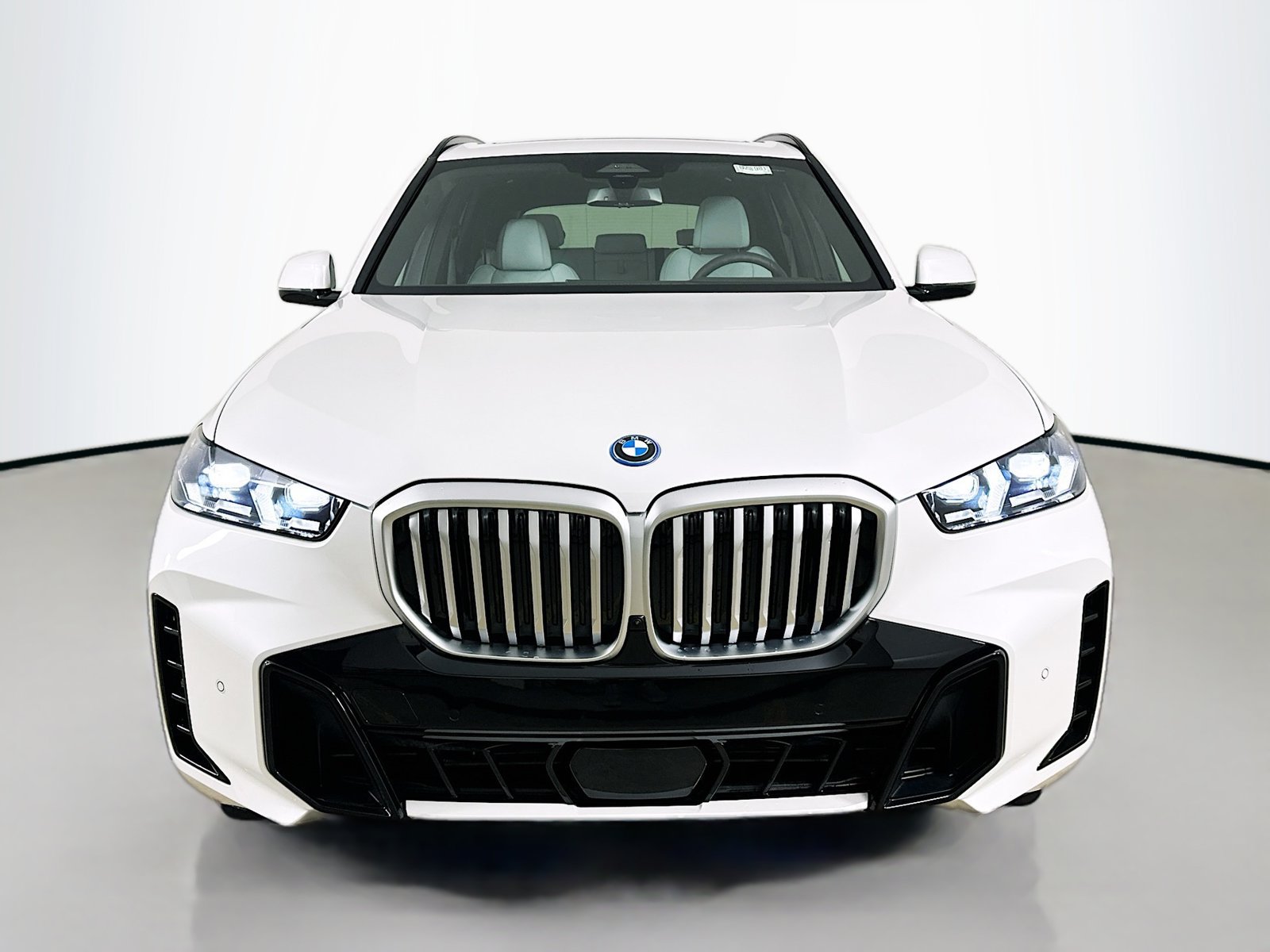 New 2026 BMW X5 xDrive50e w/ M Sport Package AWD/4WD image 2