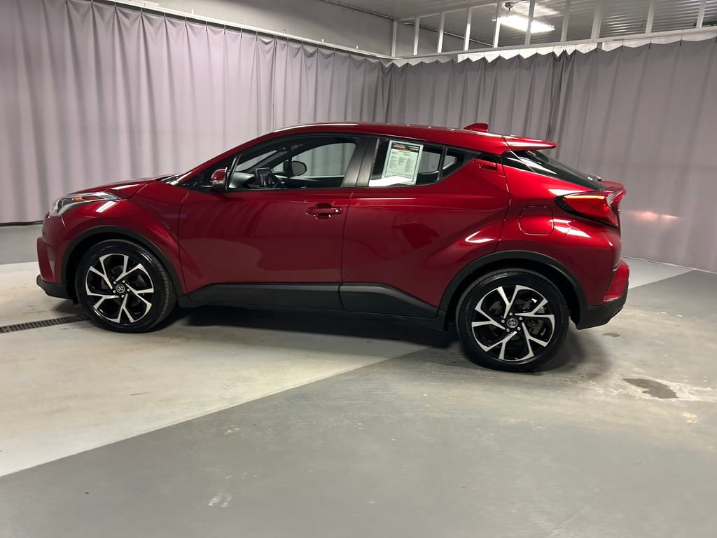 Used 2019 Toyota C-HR XLE image 4