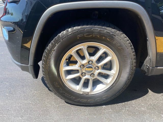 Used 2018 Jeep Grand Cherokee Laredo image 12