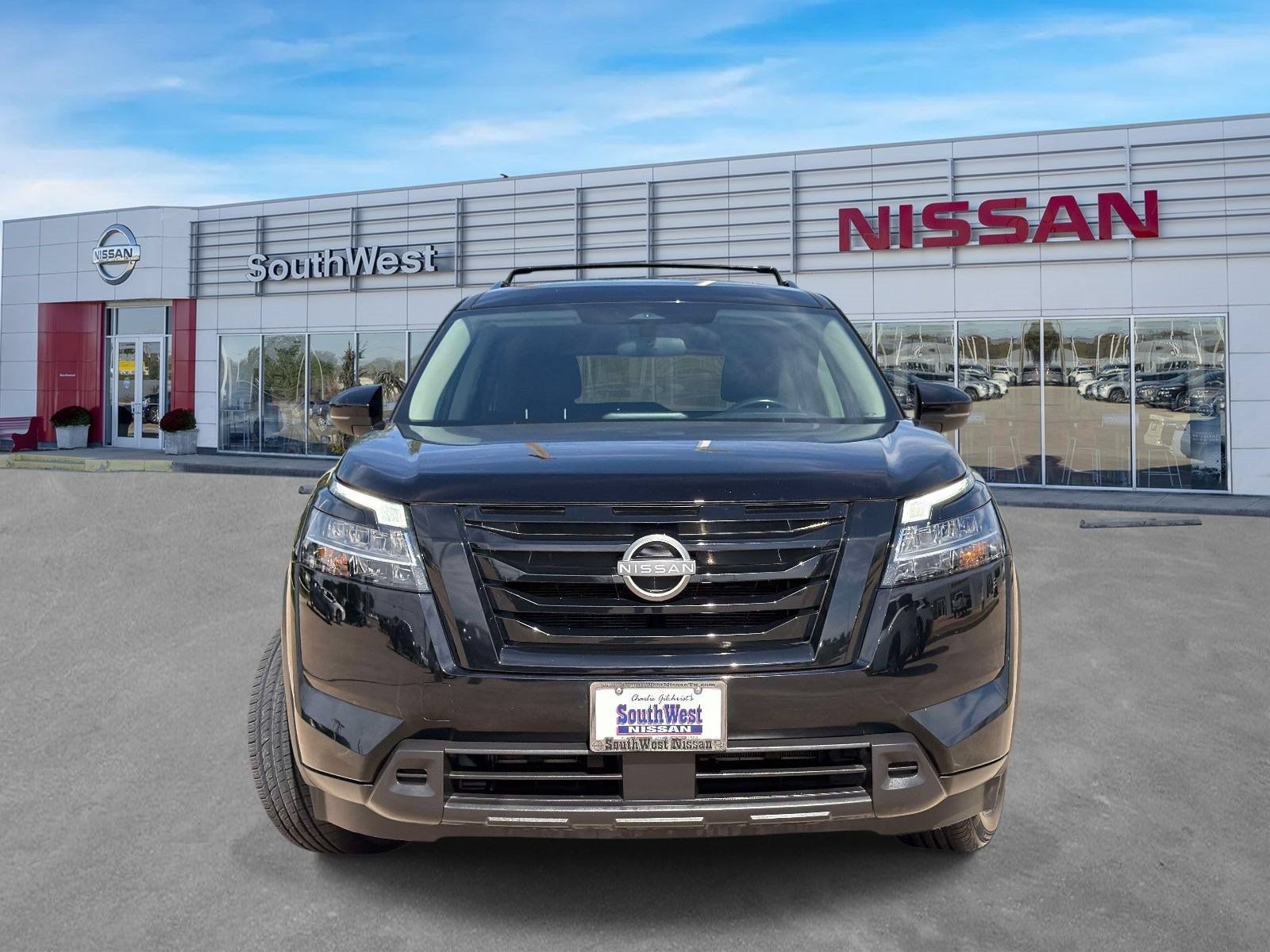 Used 2022 Nissan Pathfinder SV w/ SV Black Package FWD image 8