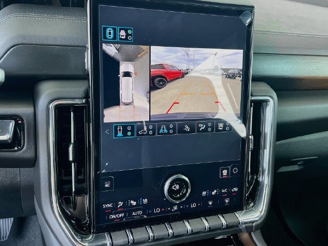 New 2026 GMC Yukon XL Denali w/ Denali Reserve Package AWD/4WD image 9