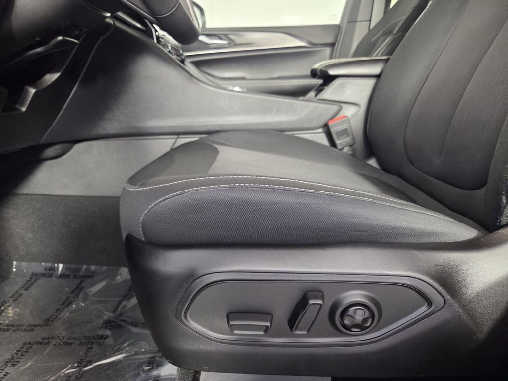 Certified 2025 Jeep Grand Cherokee Laredo w/ Luxury Tech Group I image 13