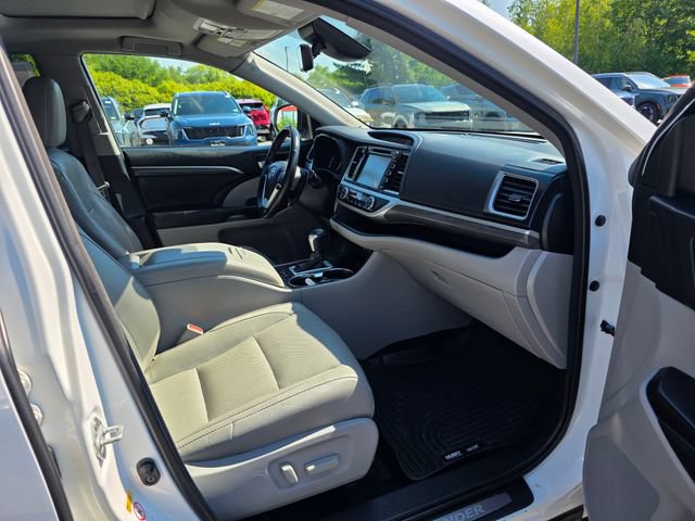 Used 2017 Toyota Highlander Limited AWD/4WD image 12